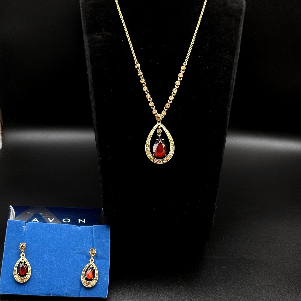 Vintage Avon NR Gold Tone Amber Glass Necklace & Earring Set With Original Box
